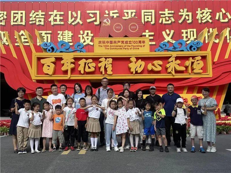 深夜蹲守八小时 只为找到他